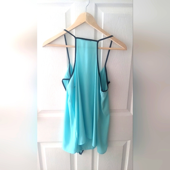 Flowy Strappy V-Neck Top - Picture 2 of 5